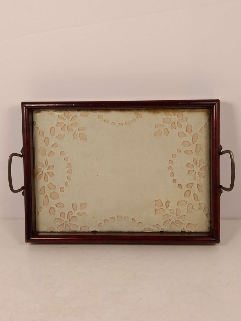Petit plat ancien avec broderie sous verre en bois, Ophalen of Verzenden, Zo goed als nieuw