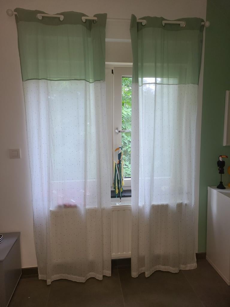 Saliegroen en wit gordijnen 2x 105x220cm, Ophalen of Verzenden, Zo goed als nieuw, Groen