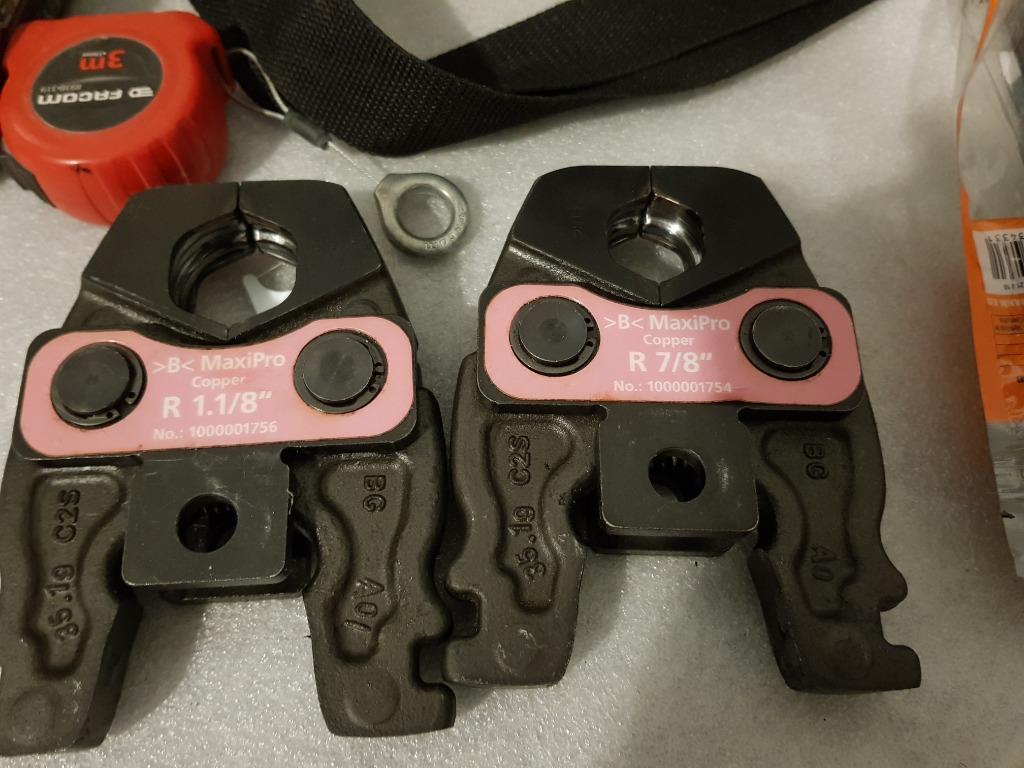 mâchoire a sertire. 75€ piece, Enlèvement, Comme neuf, Autres types
