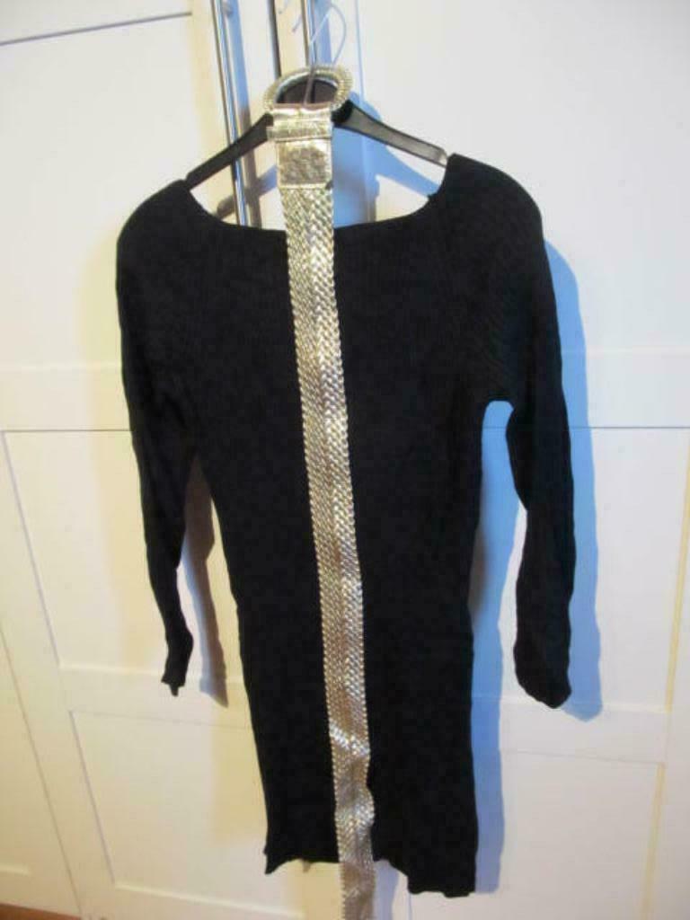 Jurk Maat 42 Kouela + goudkleurige riem, Kleding | Dames, Zwart, Maat 42/44 (L), Ophalen of Verzenden, Zo goed als nieuw