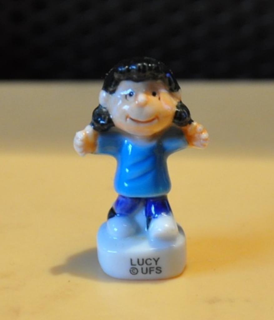 feve en porcelaine  lucy personnages bd peanuts, Ophalen of Verzenden, Zo goed als nieuw, Overige typen