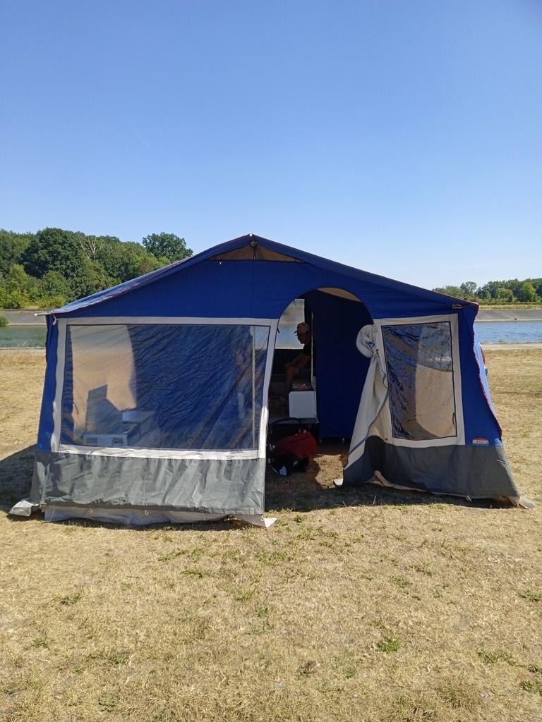 Caravane toile Touring, Caravanes & Camping, Entreprise, 500 - 750 kg, 2 lits séparés, Jusqu'à 4