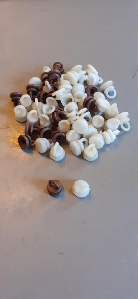 roulettes plastique pour tringle a rideau 44 blanc 16 brun, Enlèvement ou Envoi, Comme neuf