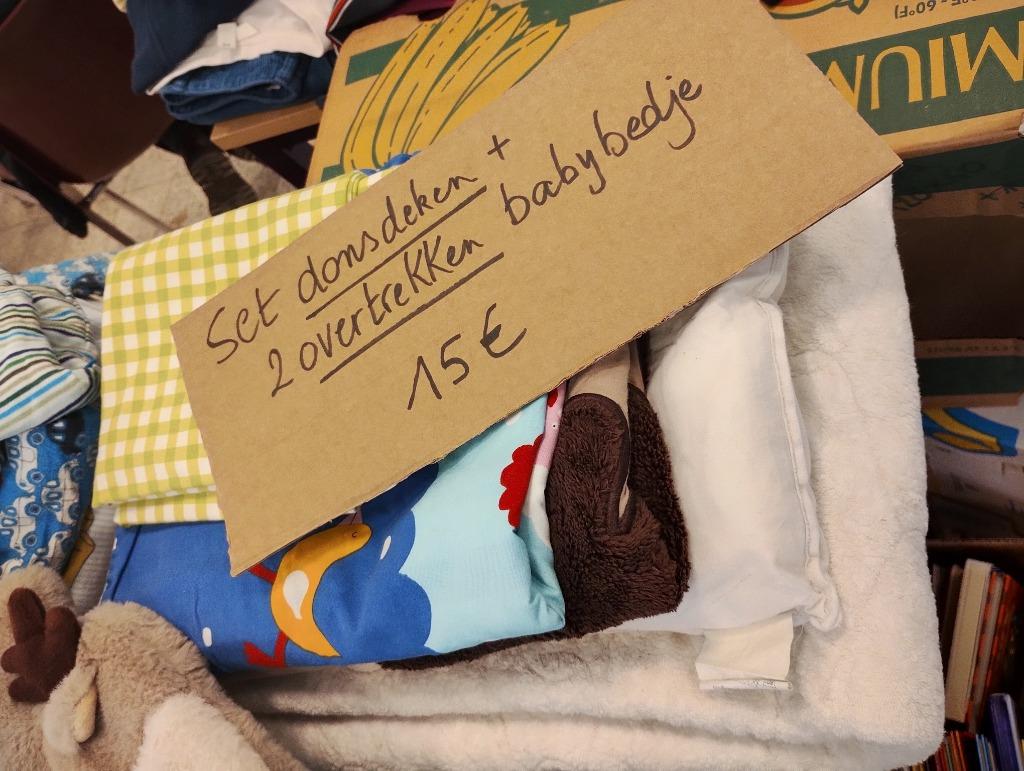 Donsdeken babybed met 2 overtrekken en kussensloopjes, Ophalen, Gebruikt, Overige kleuren, Jongetje of Meisje