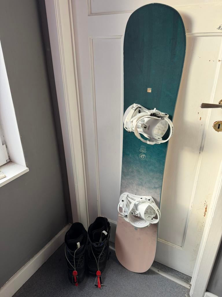Nidecker snowboard 151cm incl binders,boots