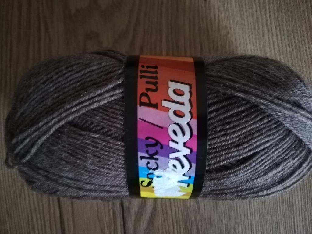 Taupe kleurige wol Neveda., Hobby en Vrije tijd, Breien en Haken, Ophalen of Verzenden