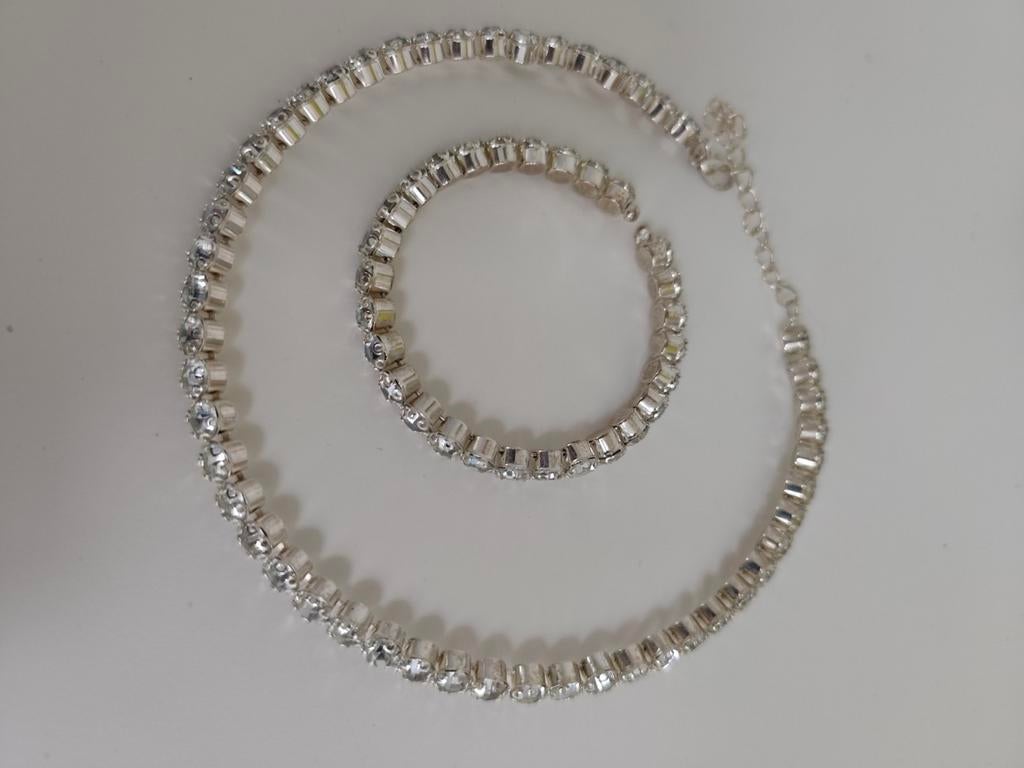 Ensemble ras de cou et bracelet en Strass., Enlèvement ou Envoi, Comme neuf