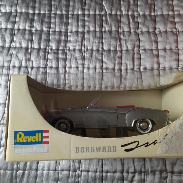 CABRIOLET BORGWARD ISABELLA *1/18*REVELL*NOUVEAU*MIB*, Enlèvement, Neuf, Voiture, Revell