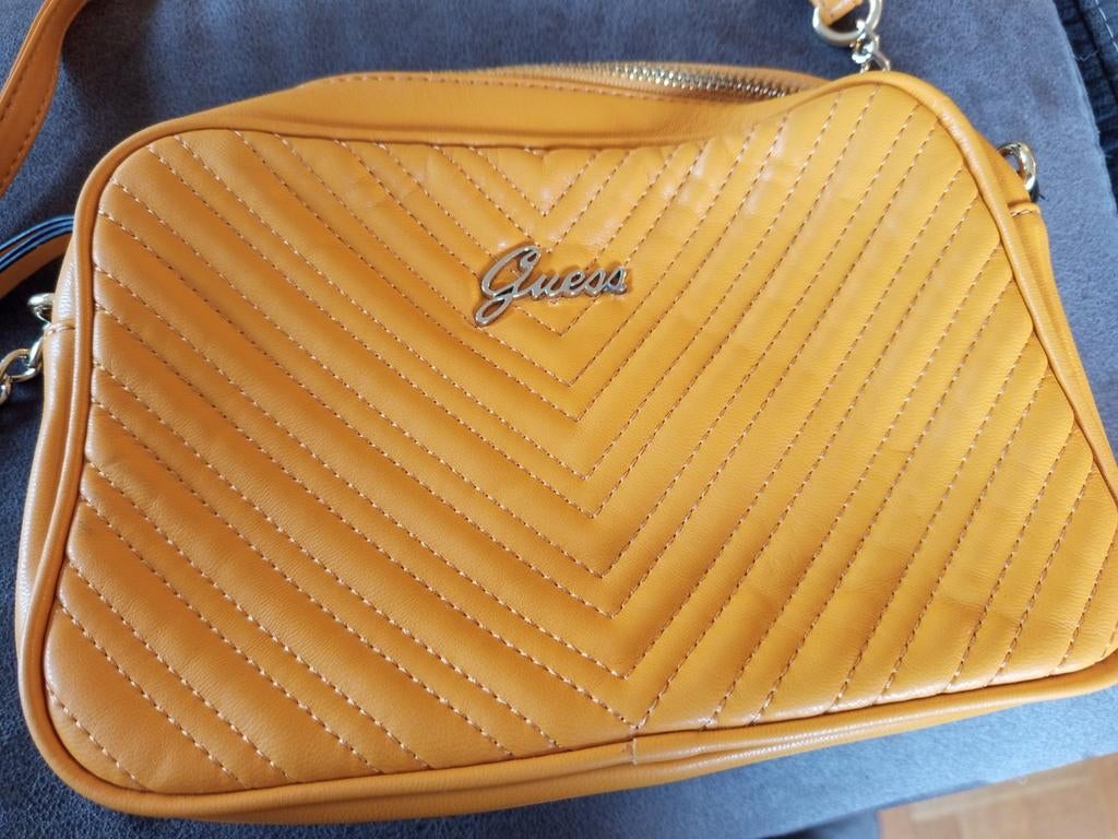 Guess vrouwen handtas, Ophalen, Zo goed als nieuw