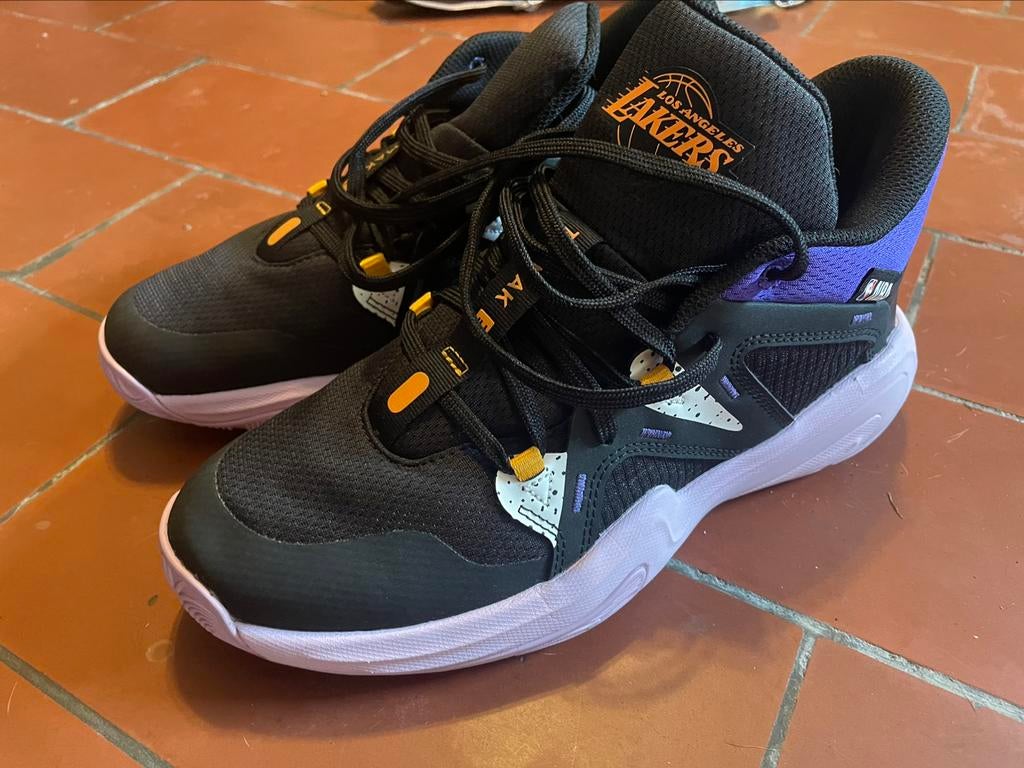 Chaussures de basket LA Lakers taille 39, Enlèvement ou Envoi, Comme neuf, Chaussures