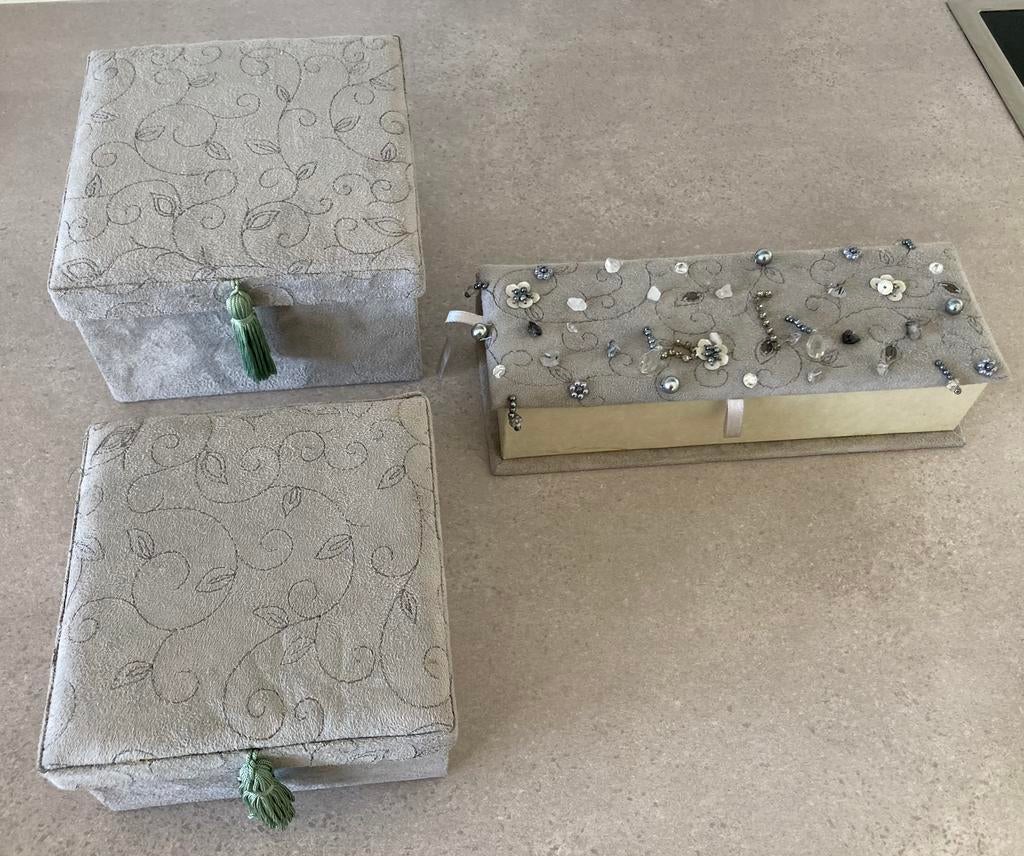Sieradendoosjes met patronen en glaspasta's, Handtassen en Accessoires, Ringen, Zo goed als nieuw, Grijs, Ophalen