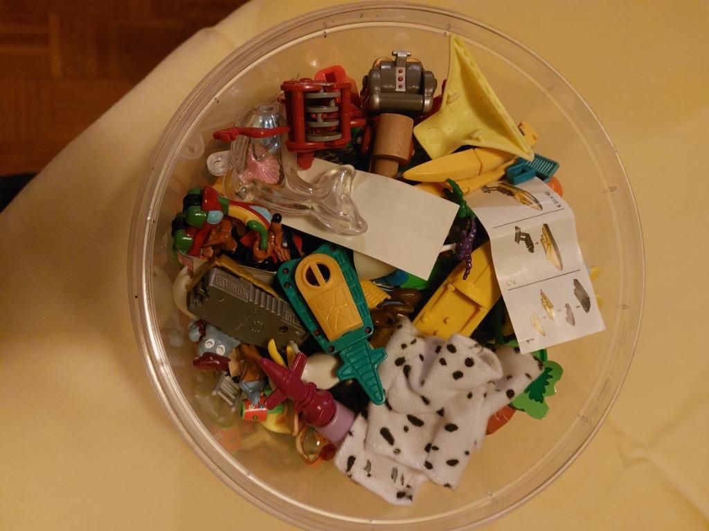 Boite de Gadgets kinder surprise, Enlèvement, Utilisé, Figurines en plastique dur