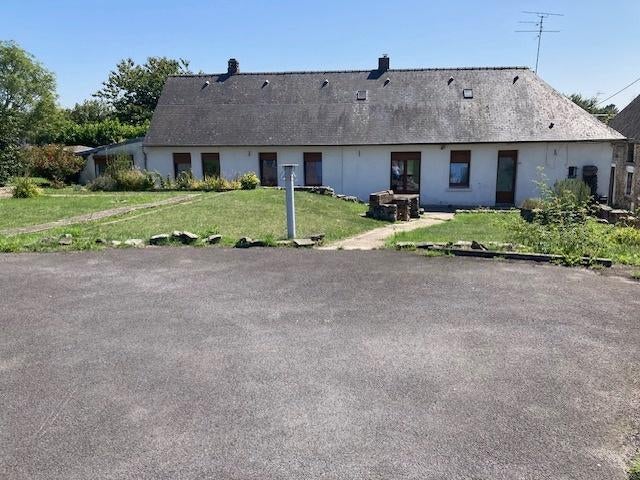 Grande Longère 4 façades avec jardin , garage et dépendance, Village, 124 m², 3 pièces, France