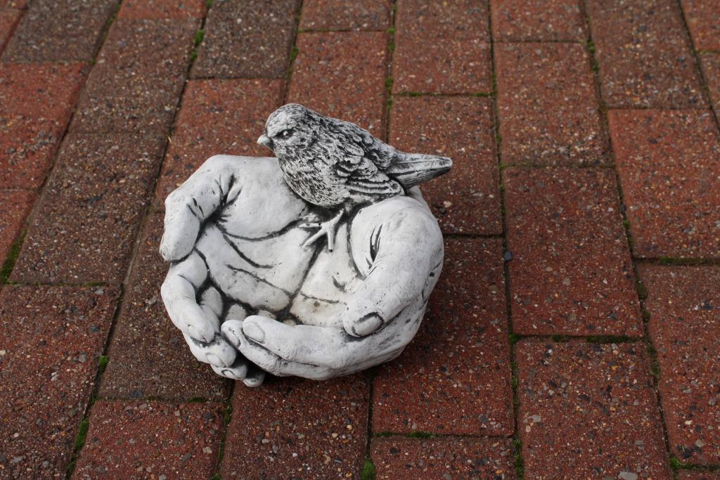 Stenen handvogelbad met 1 vogel, Tuin en Terras, Vogelhuisjes en Vogelbaden, Nieuw, Ophalen