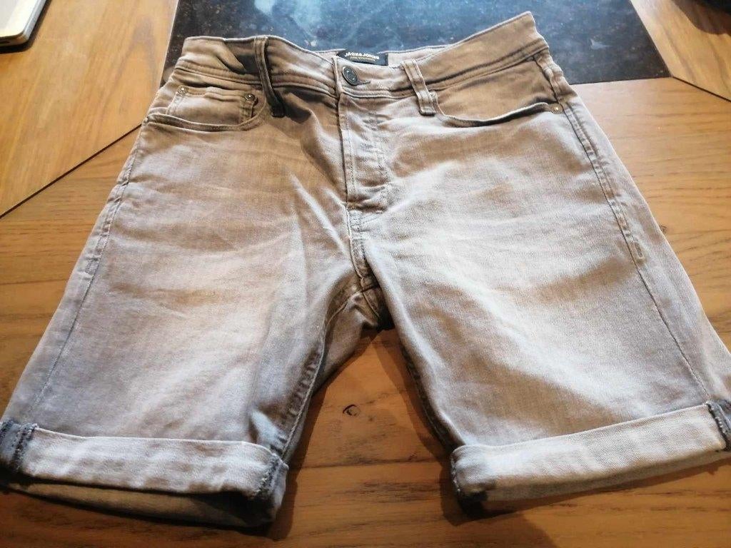 Jeans short grijs merk jack &jones – maat xs – nieuw, Vêtements | Hommes, Jeans, Neuf, Gris, Enlèvement ou Envoi, W32 (confection 46) ou plus petit