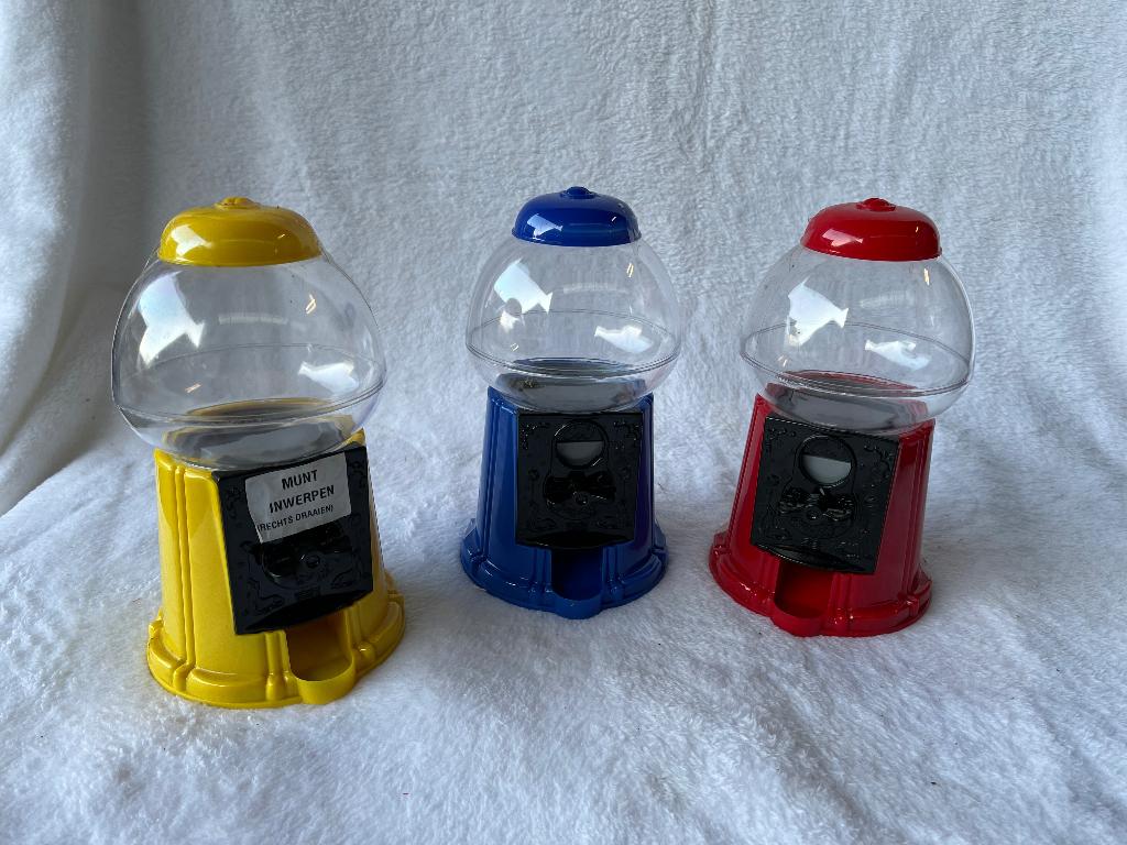 Kauwgomballen automaat, Ophalen