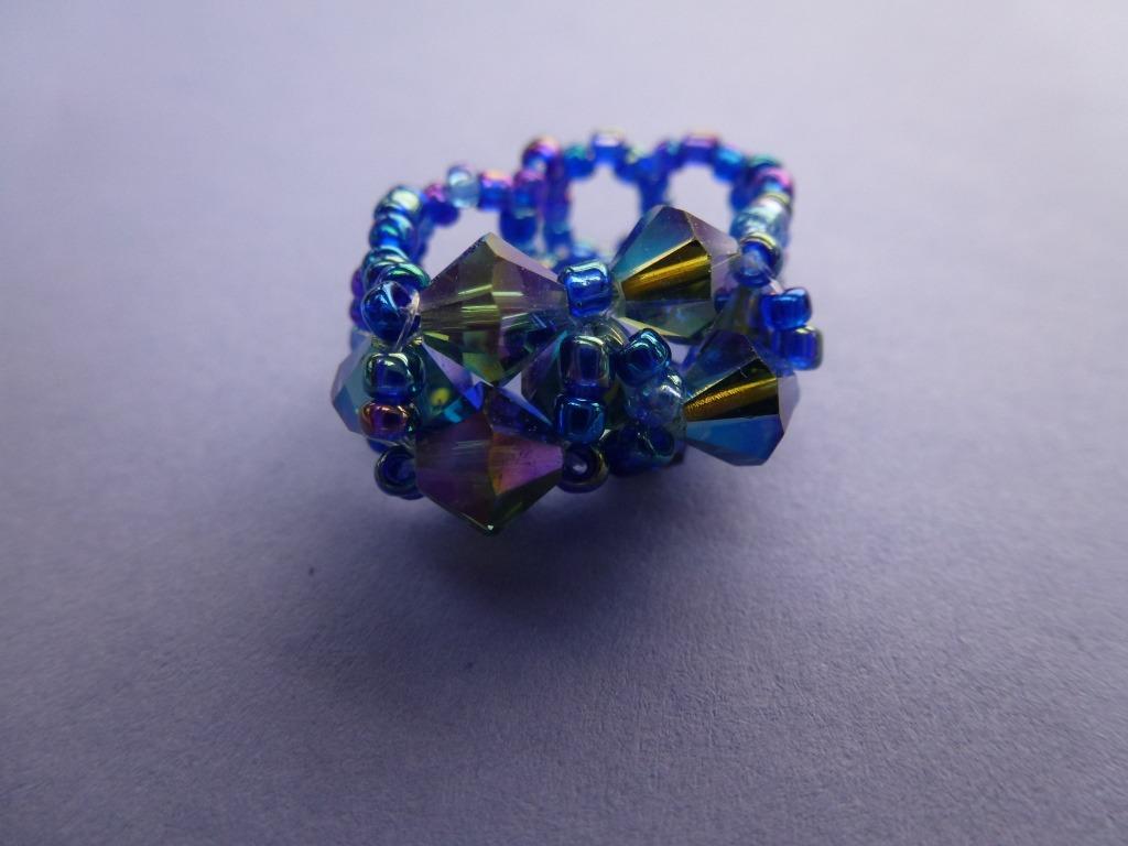 bague avec cristaux bleus et perles avec élastique, Bijoux, Sacs & Beauté, Bagues, Enlèvement ou Envoi, Avec cristal, Utilisé
