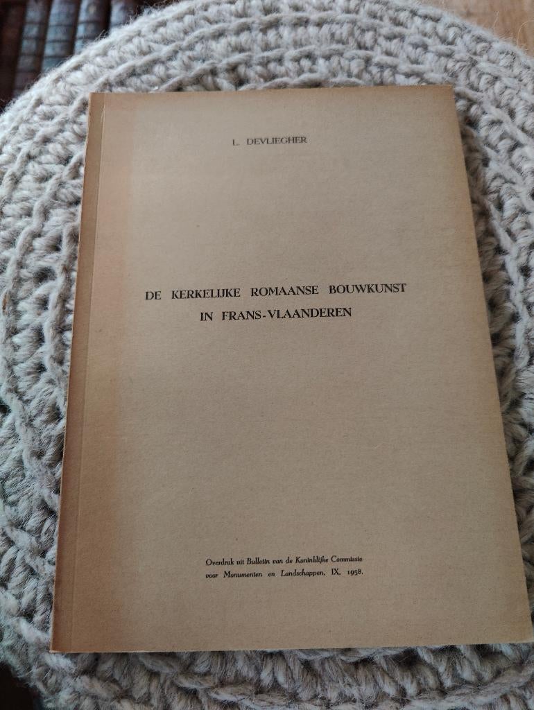 De kerkelijke Romaanse bouwkunst in Frans-Vlaanderen, Boeken, Ophalen of Verzenden, Gelezen