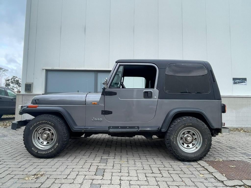 Voiture ancienne Jeep Wrangler 2500 en acier inoxydable, Autos, Oldtimers & Ancêtres, Argent ou Gris, Achat, 2500 cm³, Entreprise