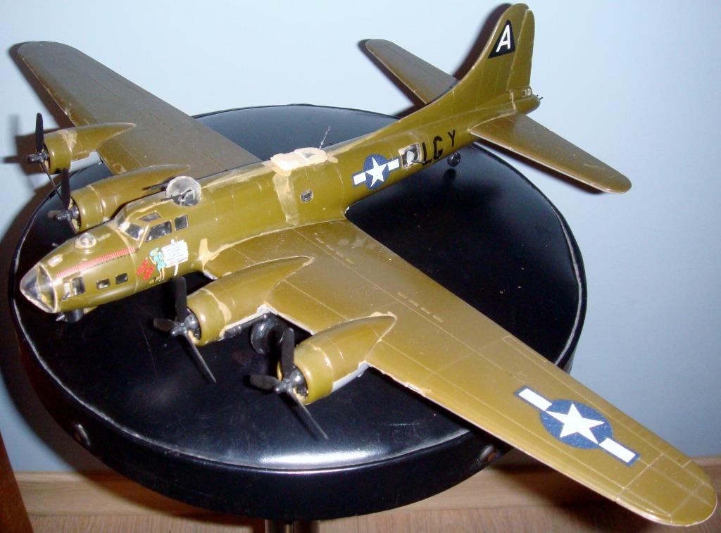 Maquette Boeing B-17G Flying Fortress "Hikin' for Home" 1/72, Hobby en Vrije tijd, Modelbouw | Vliegtuigen en Helikopters, Gebruikt