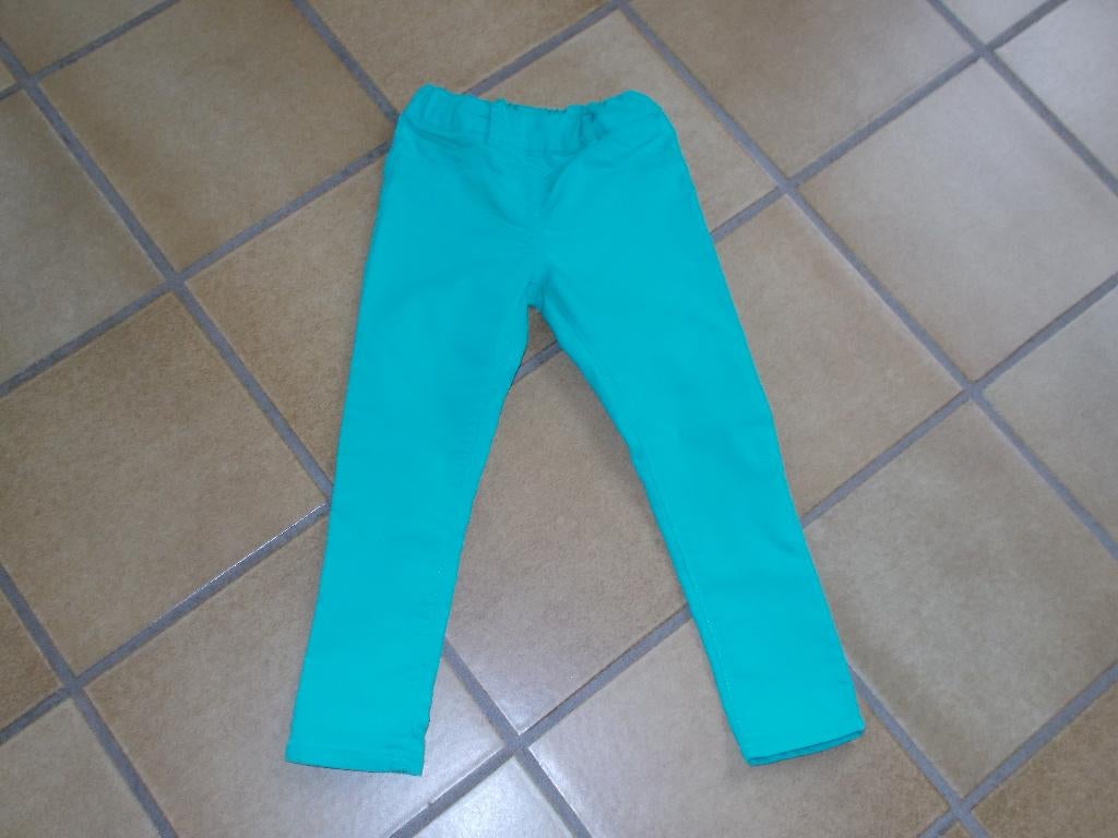 JBC groen broekje maat 110, Kinderen en Baby's, Kinderkleding | Maat 110, Broek, Gebruikt, Meisje, Ophalen of Verzenden