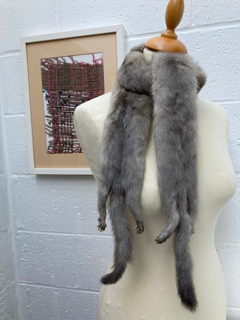 Echarpe en vraie fourrure gris-beige, Vêtements | Femmes, Enlèvement ou Envoi, Porté, Taille 38/40 (M), Écharpe