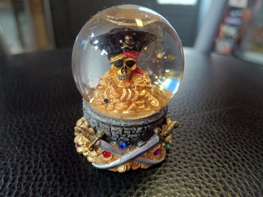 Snow globe "Pirates of the caribbean", Collections, Enlèvement ou Envoi, Comme neuf