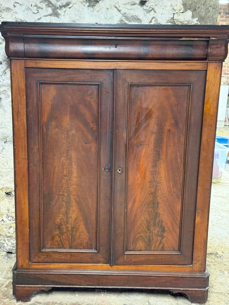Armoire ancienne / bonnetière en bois massif, Antiquités & Art, Antiquités | Meubles | Armoires, Enlèvement