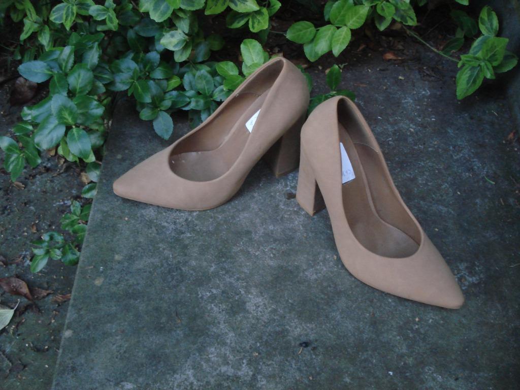 Gratis verzenden nieuwe nude beige fuif party blokhakpumps37, Verzenden, Beige, Nieuw, Schoenen met hoge hakken