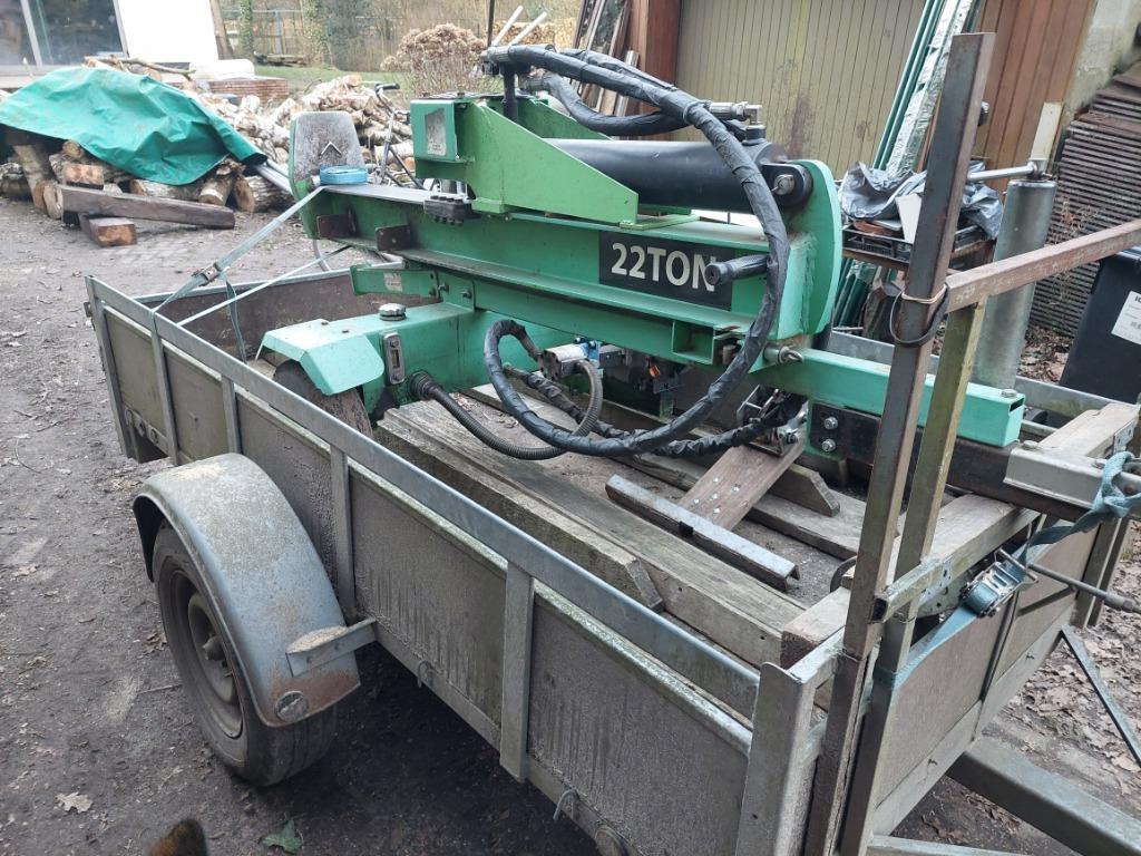 kliefmachine 22 ton., Ophalen, Gebruikt, Benzine