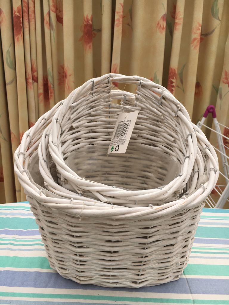 Set van 3 mooie nieuwe witte rieten manden: NIEUW, Huis en Inrichting, Ophalen, Nieuw