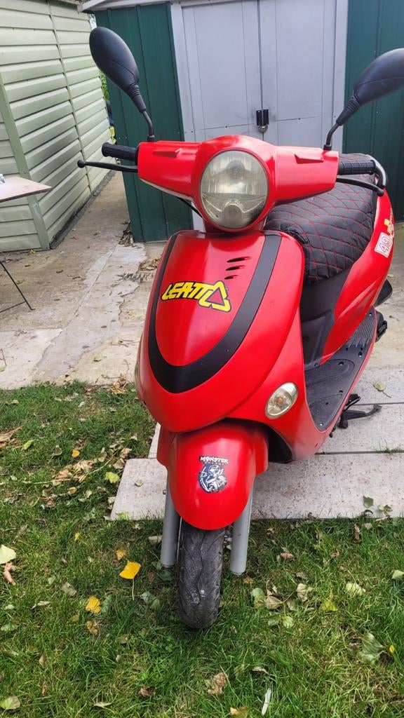 Scooter zonder rijbewijs a klas, Fietsen en Brommers, Ophalen, Zo goed als nieuw