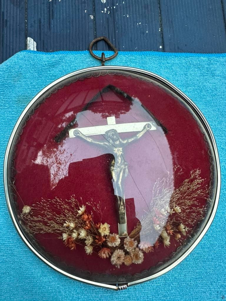 Kruisbeeld religie in glazen stolp, Verzamelen, Ophalen of Verzenden, Zo goed als nieuw