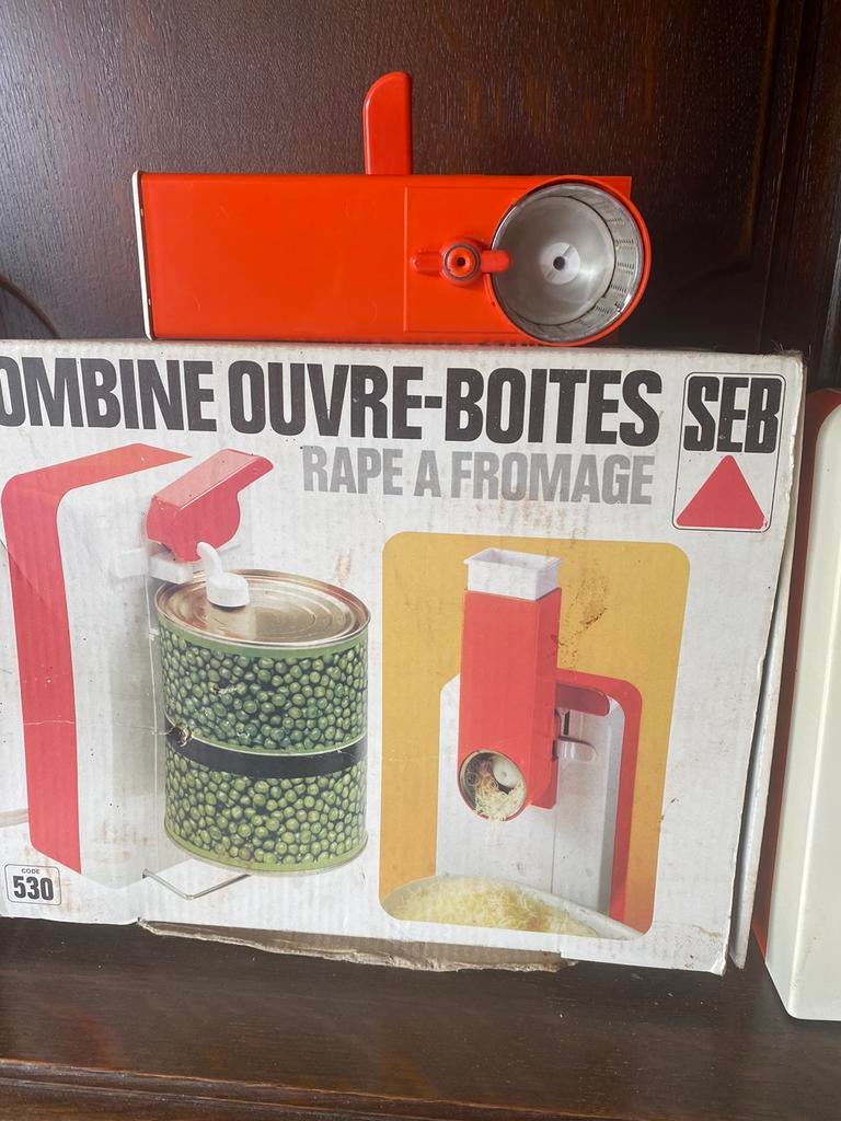 Ouvre boîte est rappe à fromage vintage marque SEB