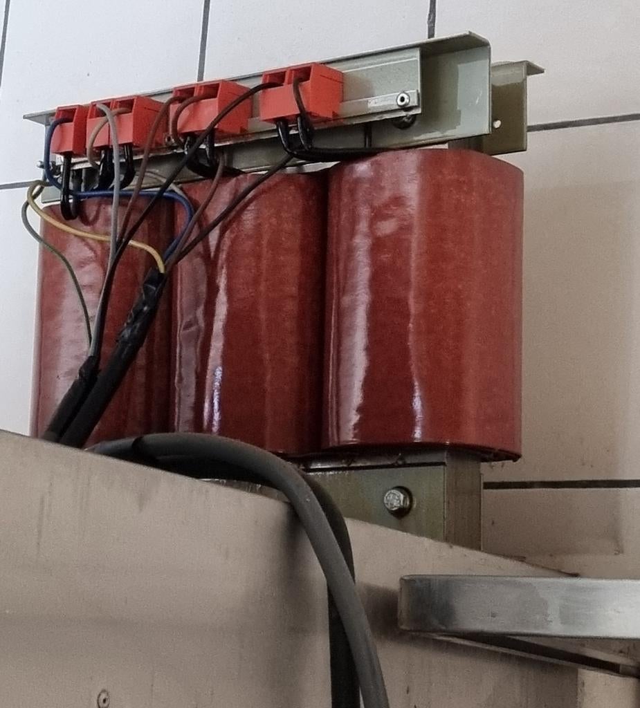 Auto transformateur Erea Att11000 kVA11 et son boîtier