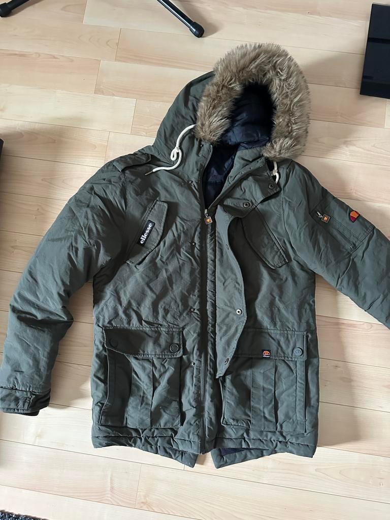Winterjas Poncho Ellesse khaki maat S, Vêtements | Hommes, Vestes | Hiver, Enlèvement ou Envoi, Comme neuf, Taille 46 (S) ou plus petite