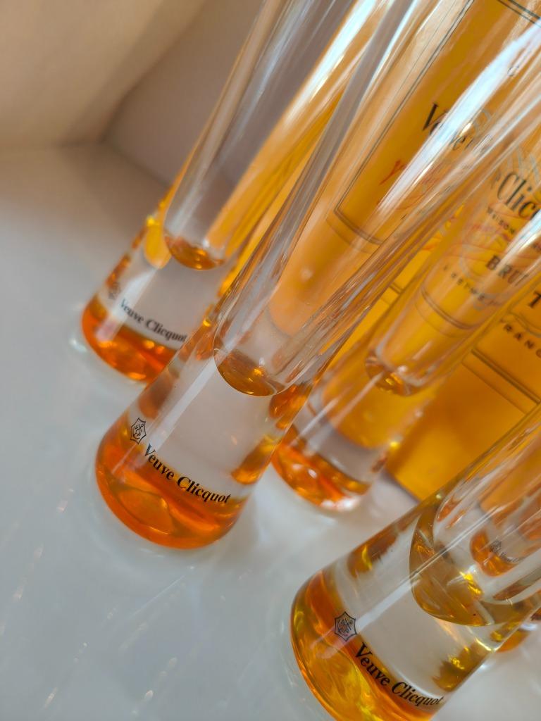 Veuve Clicquot 6 verres soufflés à la bouche (flûtes), faits, Collections, Vins, Enlèvement ou Envoi, Neuf, France, Champagne