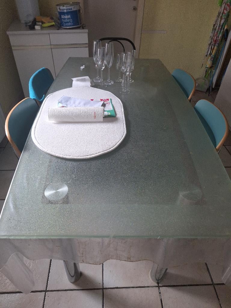 Table de cuisine en verre et 4chaises, Enlèvement, Comme neuf