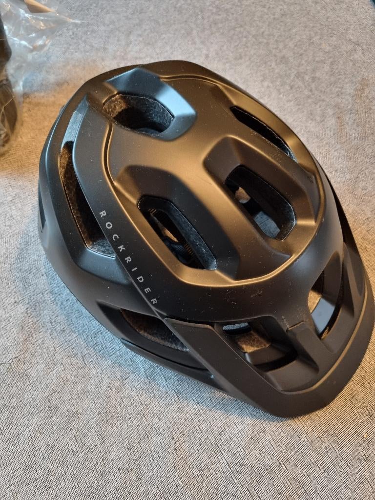 Rockrider MTB helm, Fietsen en Brommers, Fietsaccessoires | Fietshelmen, M, Zo goed als nieuw, Heer of Dame, Ophalen