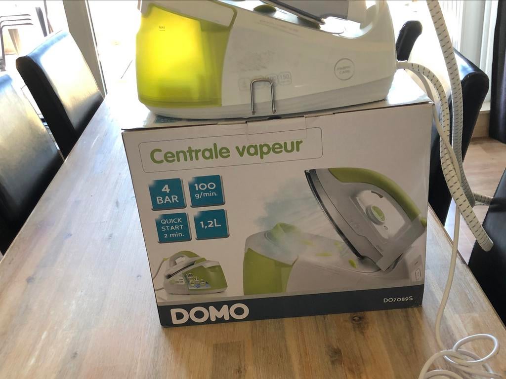 DOMO STOOMGENERATOR, Elektronische apparatuur, Strijkijzers en Strijkplanken, Ophalen, Zo goed als nieuw