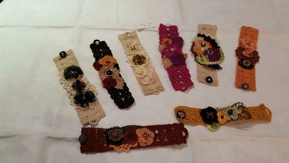 Bracelets en coton crocheté et dentelles, Enlèvement
