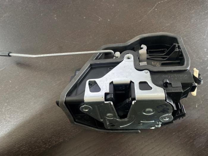 Serrure portière mécanique 4portes arrière gauche d'un BM, Autos : Pièces & Accessoires, Carrosserie & Tôlerie, BMW, Utilisé, 3 mois de garantie