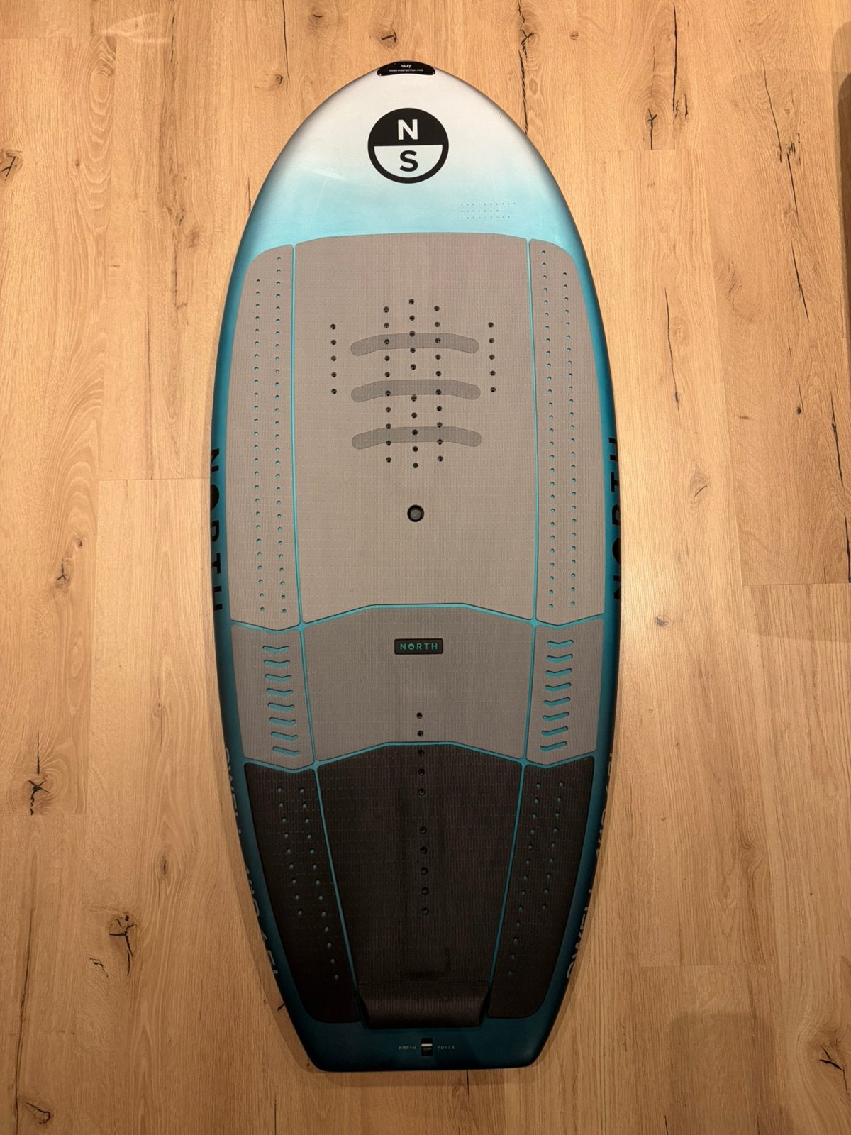 North Swell 65L CARBON 2025 WING FOIL, Watersport en Boten, Wingsurfen, Ophalen, Gebruikt, Wingsurf-board