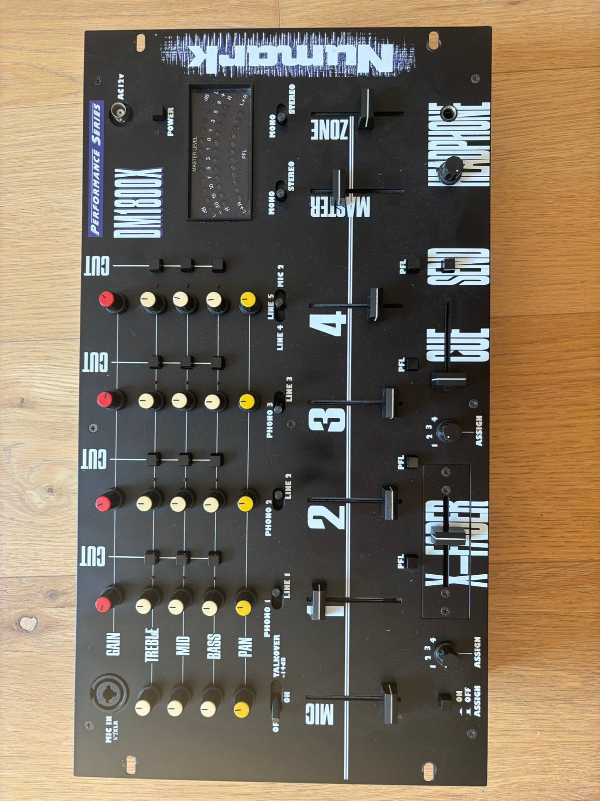 Numark DM 1800x, Ophalen, Gebruikt, Minder dan 5 kanalen, Microfooningang