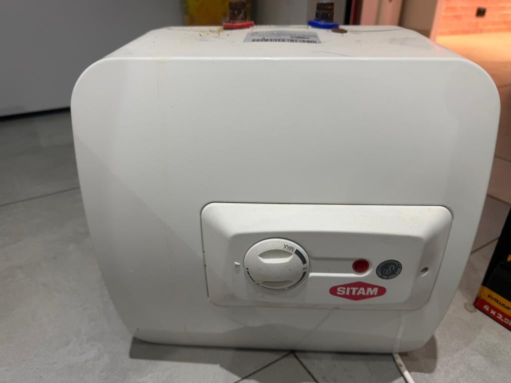 Boiler 15L 2kw, Doe-het-zelf en Bouw, Chauffageketels en Boilers, Ophalen, Zo goed als nieuw, Boiler
