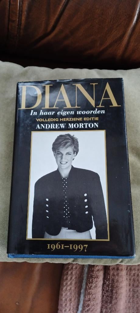 het leven van Princes DIANA en haar kinderen, Collections, Maisons royales & Noblesse, Enlèvement, Comme neuf