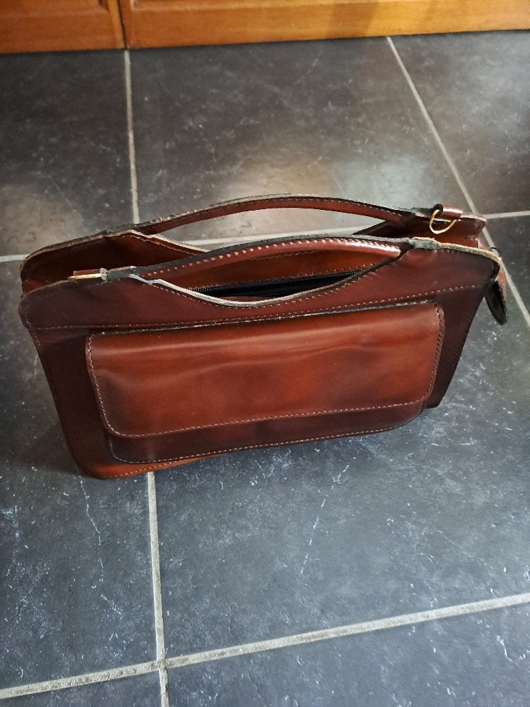 zo goed als nieuwe bruine schoudertas 5€, Bruin, Zo goed als nieuw, Leer, Ophalen
