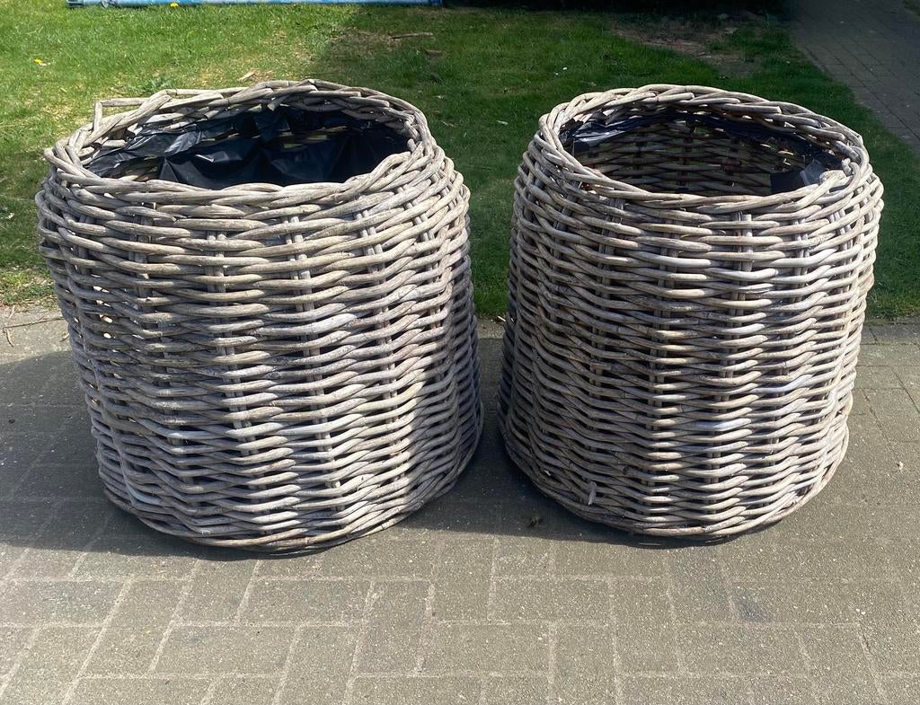 Rieten manden, bodem gevuld met boomschors, Tuin en Terras, Ophalen, Zo goed als nieuw