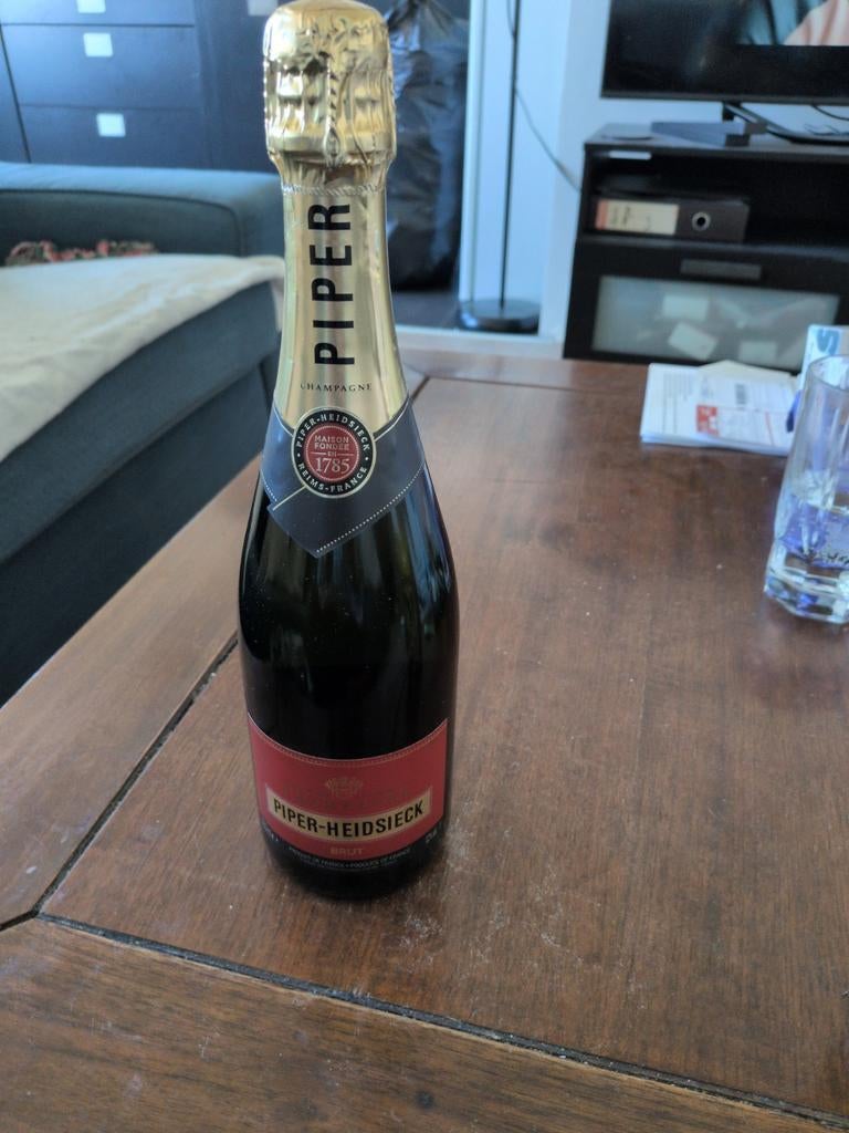 Champagne Pipper, Enlèvement, Champagne