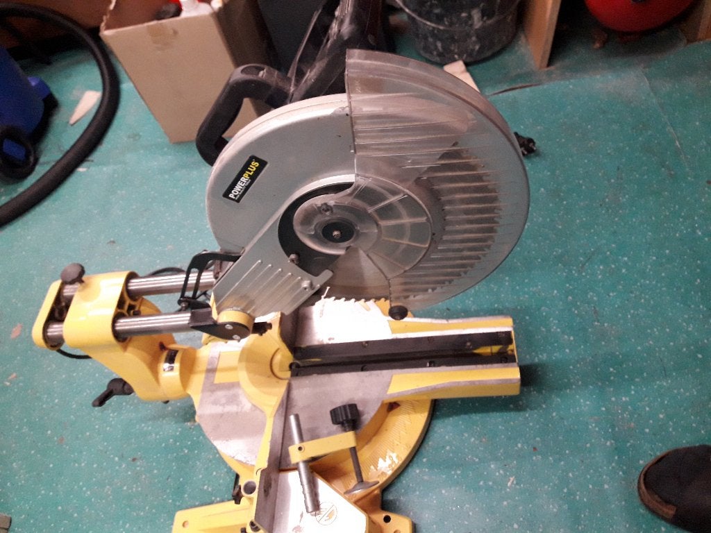 Powerplus X075 - telesc.  verstekzaag - afkortzaag - 2000W, Doe-het-zelf en Bouw, Ophalen, Gebruikt, 70 mm of meer, Powerplus